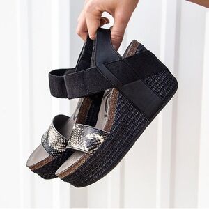 OTBT Women's Bushnell Snakeskin Print Wedge Sandals Black Size 8